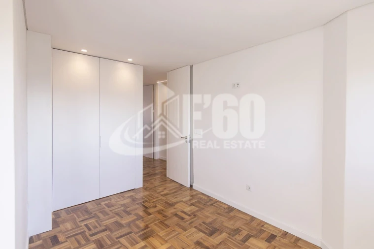 Apartamento T4 para Venda em Cedofeita, Santo Ildefonso, Sé, Miragaia, São Nicolau e Vitória Foto 8