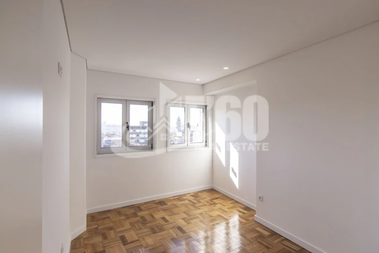 Apartamento T4 para Venda em Cedofeita, Santo Ildefonso, Sé, Miragaia, São Nicolau e Vitória Foto 7