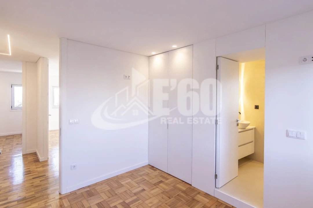 Apartamento T4 para Venda em Cedofeita, Santo Ildefonso, Sé, Miragaia, São Nicolau e Vitória Foto 15