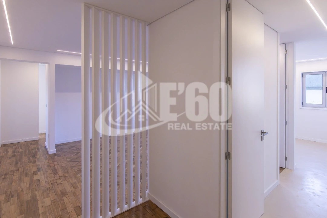 Apartamento T4 para Venda em Cedofeita, Santo Ildefonso, Sé, Miragaia, São Nicolau e Vitória Foto 3