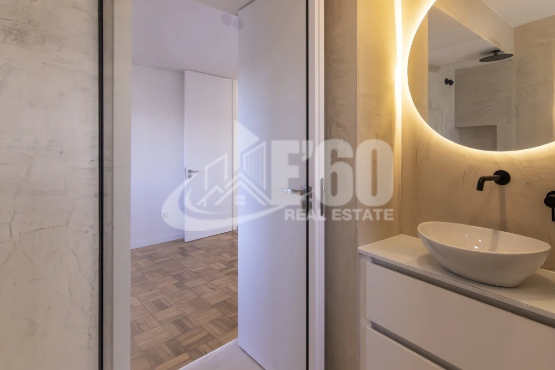 Apartamento T4 para Venda em Cedofeita, Santo Ildefonso, Sé, Miragaia, São Nicolau e Vitória Foto 17