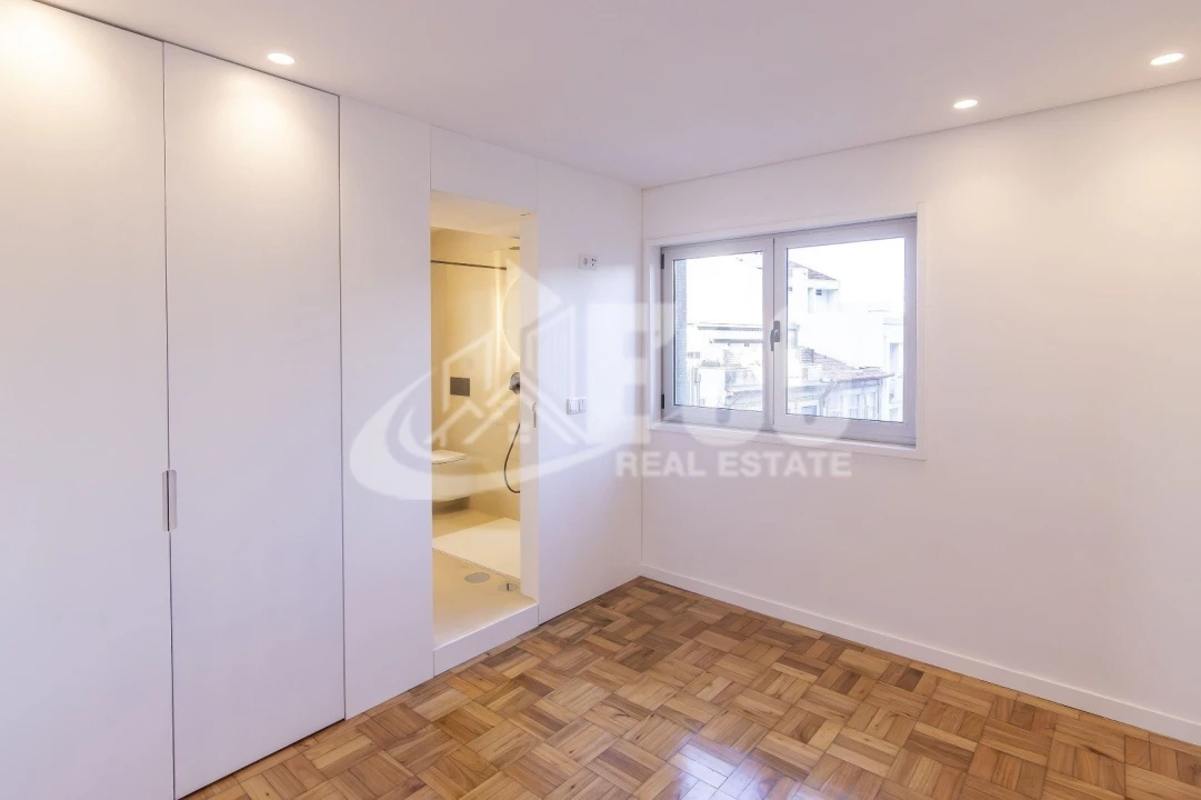 Apartamento T4 para Venda em Cedofeita, Santo Ildefonso, Sé, Miragaia, São Nicolau e Vitória Foto 13