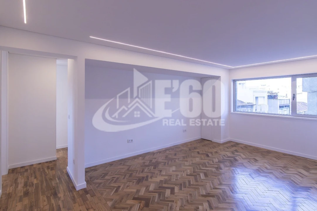 Apartamento T4 para Venda em Cedofeita, Santo Ildefonso, Sé, Miragaia, São Nicolau e Vitória Foto 4
