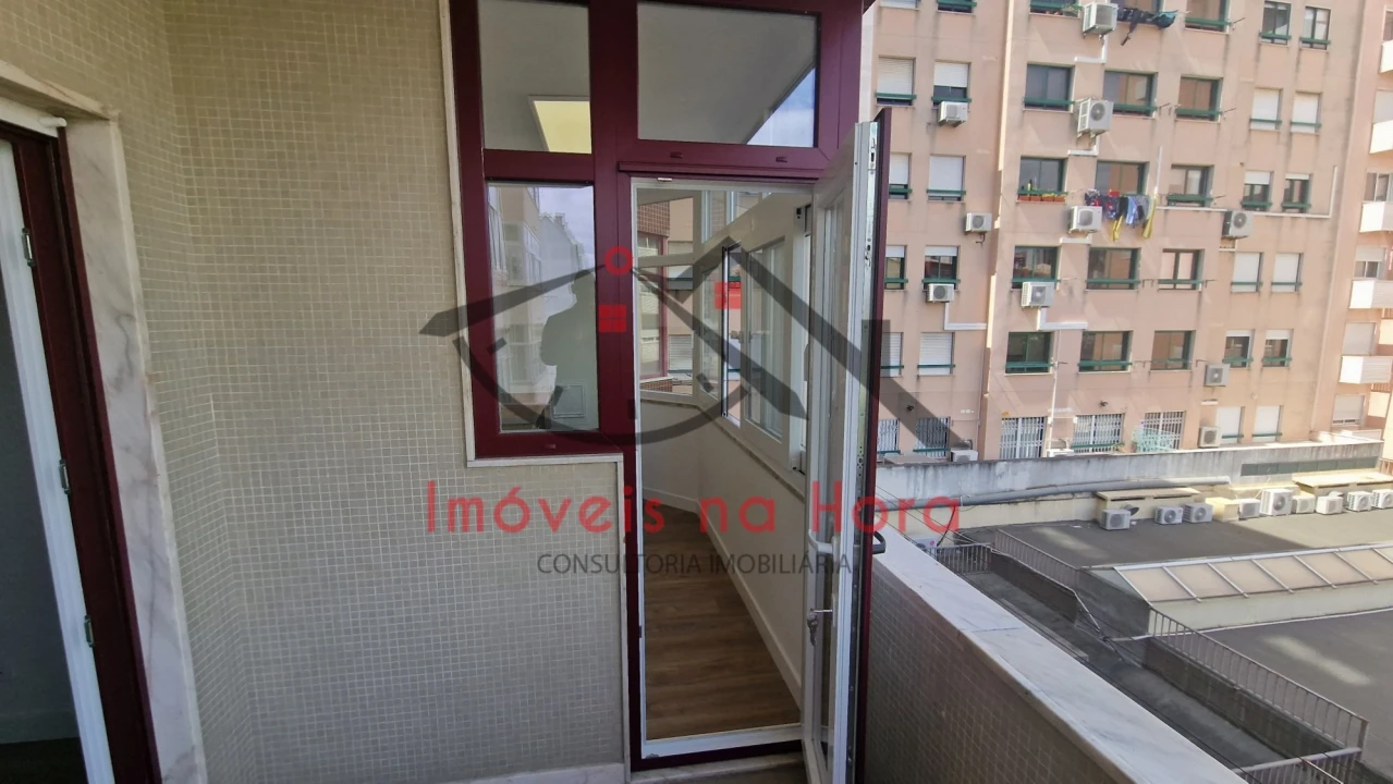 Apartamento T3 para Venda em São Domingos de Benfica Foto 6