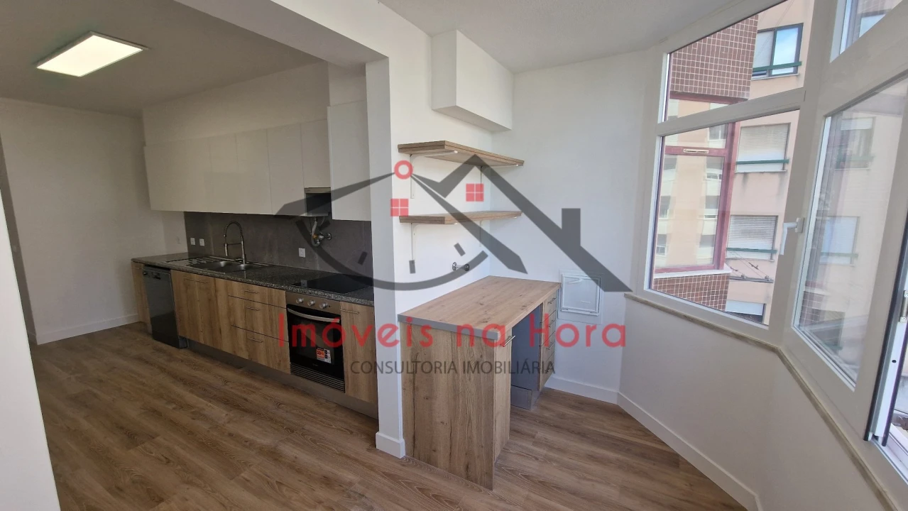 Apartamento T3 para Venda em São Domingos de Benfica Foto 4