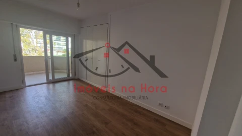 Apartamento T3 para Venda em São Domingos de Benfica