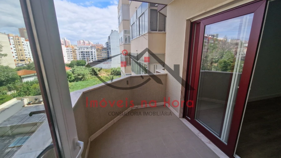 Apartamento T3 para Venda em São Domingos de Benfica Foto 5