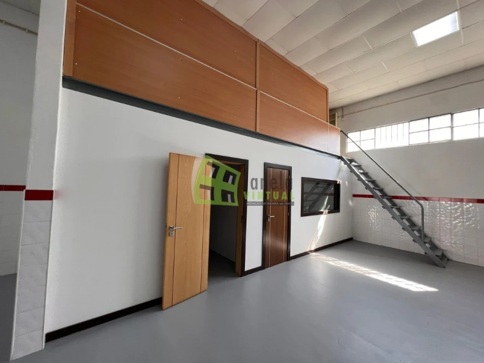 Armazém para Arrendamento em Quinta do Anjo Foto 2