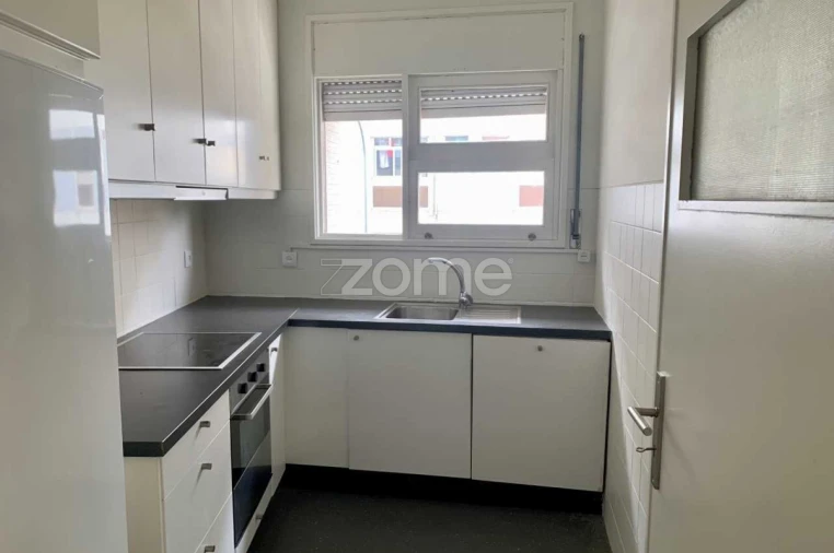 Apartamento T2 para Arrendamento em Paranhos Foto 7