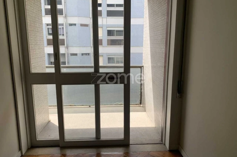 Apartamento T2 para Arrendamento em Paranhos Foto 5