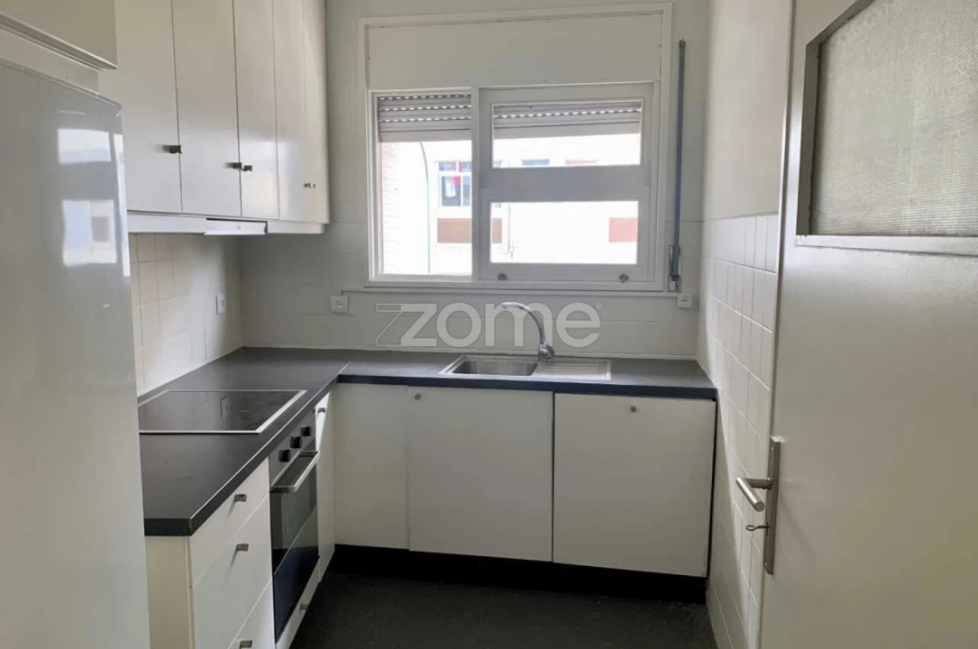 Apartamento T2 para Arrendamento em Paranhos Foto 7