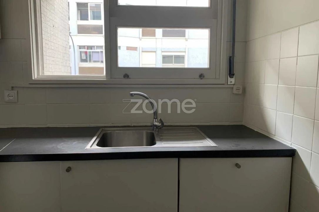 Apartamento T2 para Arrendamento em Paranhos Foto 8