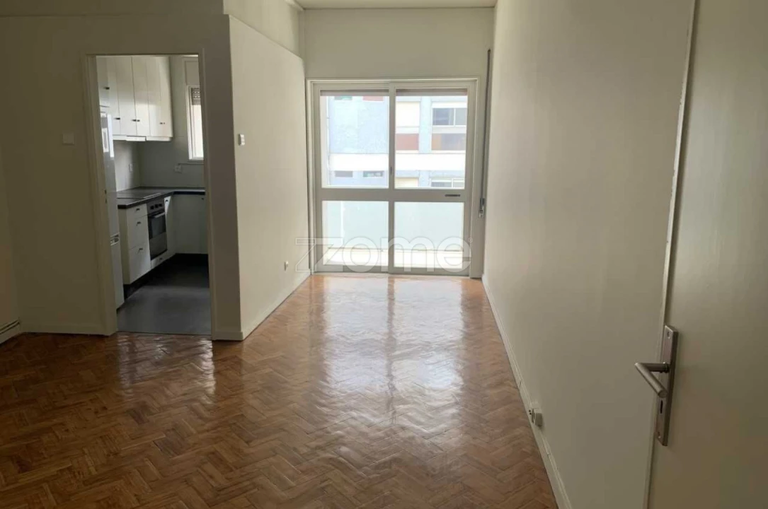 Apartamento T2 para Arrendamento em Paranhos Foto 3