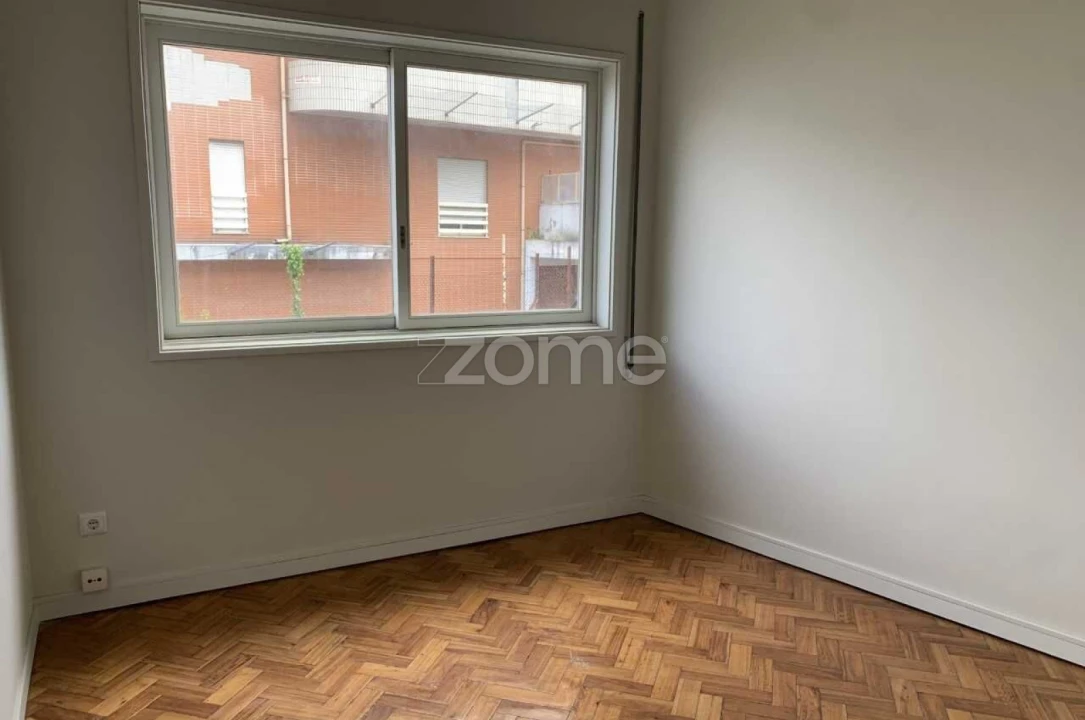Apartamento T2 para Arrendamento em Paranhos Foto 11
