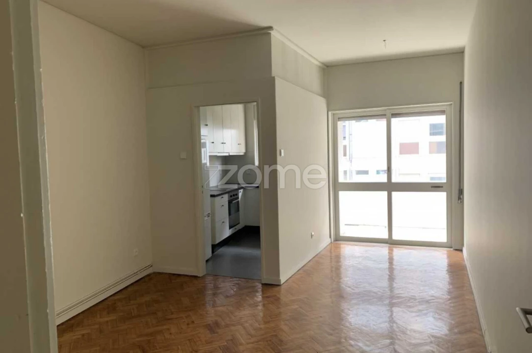 Apartamento T2 para Arrendamento em Paranhos Foto 4