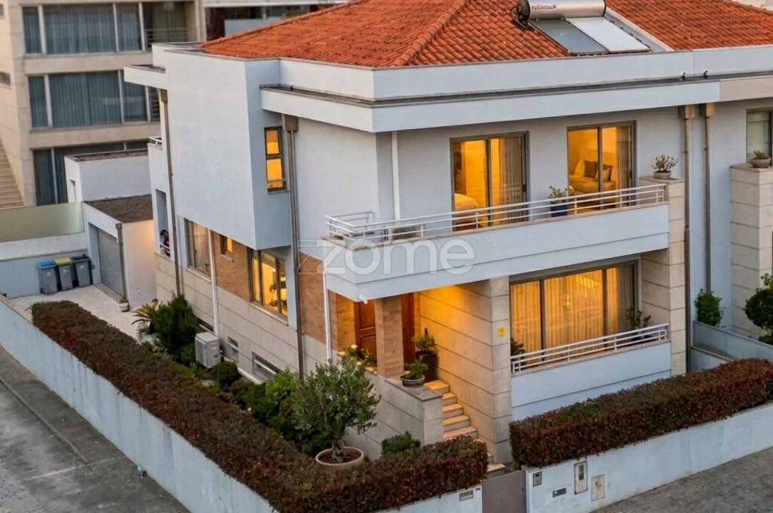 Moradia T4 para Venda em Cidade da Maia Foto 2