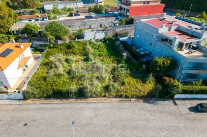 Terreno para Venda em Arcozelo