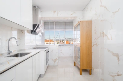 Apartamento T2 para Venda em Loures