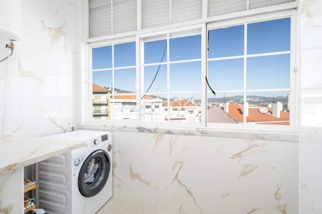 Apartamento T2 para Venda em Loures Foto 2