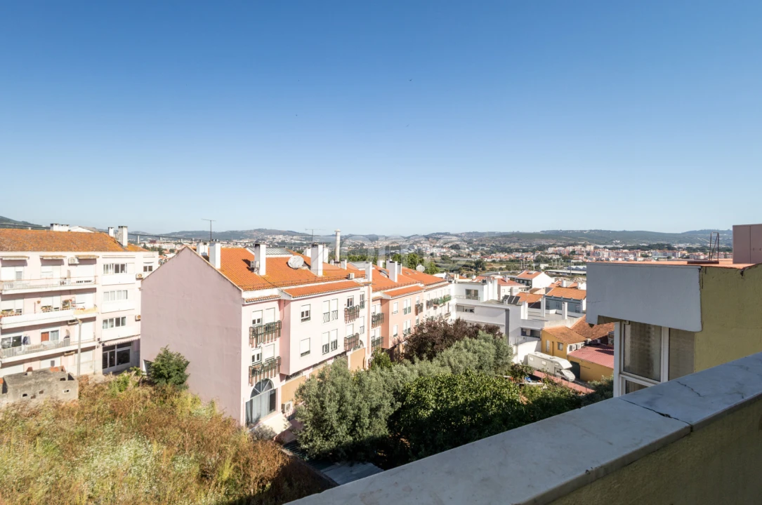 Apartamento T2 para Venda em Loures Foto 5