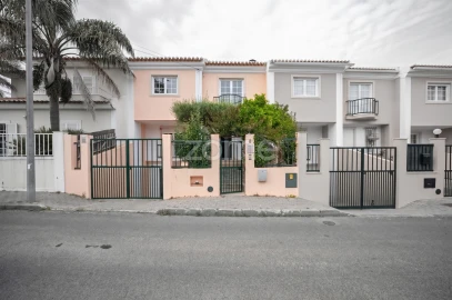 Moradia T4 para Venda em Rio de Mouro