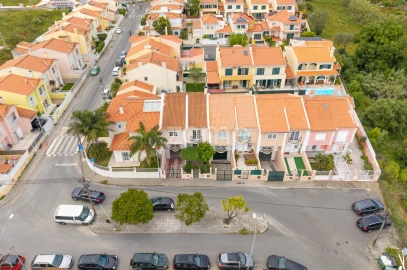 Moradia T4 para Venda em Rio de Mouro