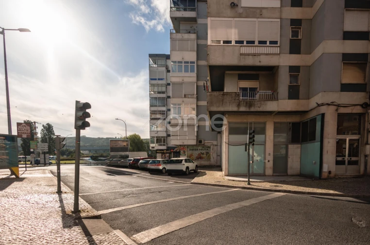 Negócio para Venda em Odivelas Foto 3