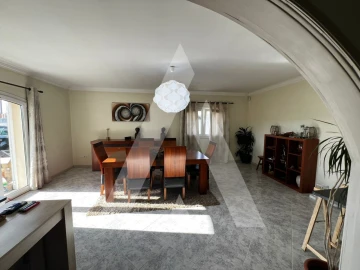 Moradia T4 para Venda em Oliveirinha