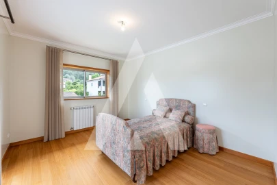 Moradia T4 para Venda em Geraz do Lima (Santa Maria, Santa Leocádia, Moreira), Deão