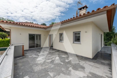 Moradia T4 para Venda em Geraz do Lima (Santa Maria, Santa Leocádia, Moreira), Deão