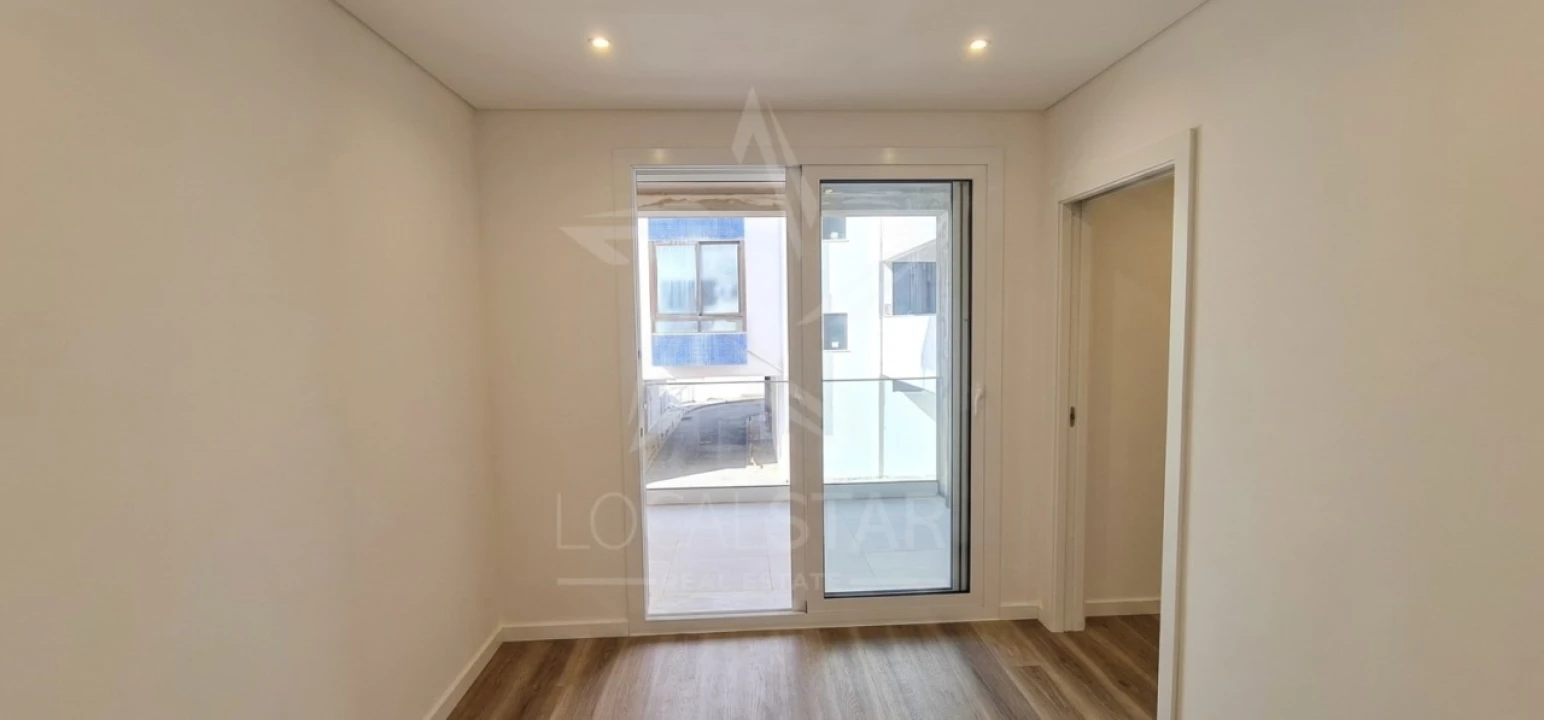 Apartamento T2 para Venda em Nazare Foto 9