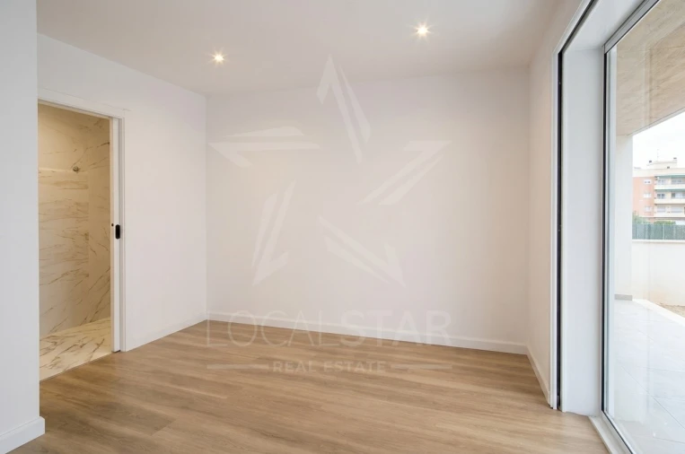 Apartamento T2 para Venda em Nazare Foto 11