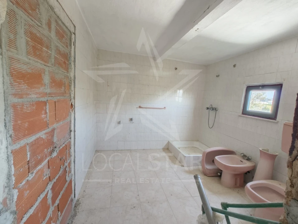 Moradia T4 para Venda em Usseira Foto 6