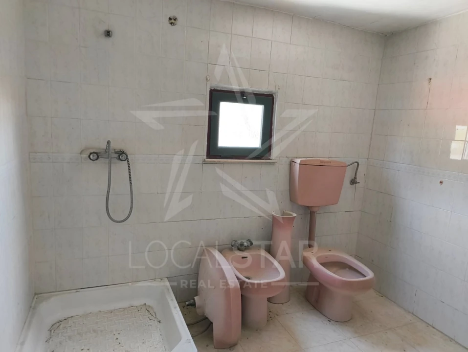 Moradia T4 para Venda em Usseira Foto 7