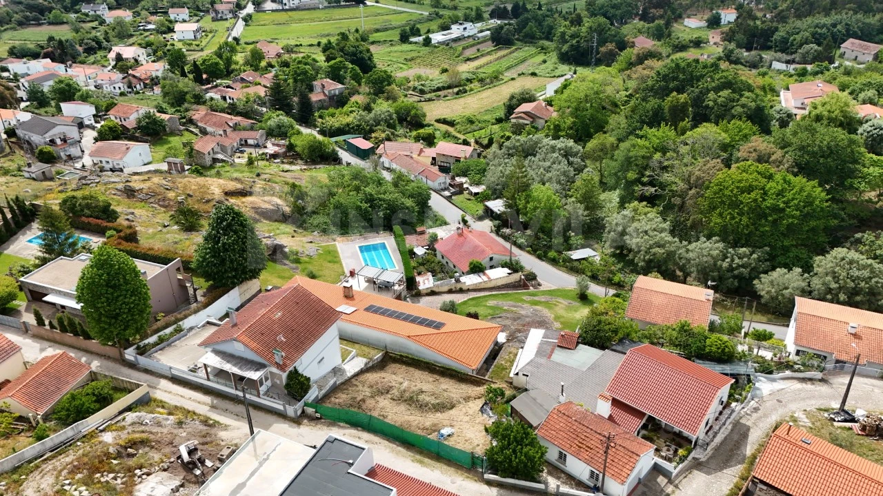 Terreno para Venda em Vilar de Mouros Foto 1