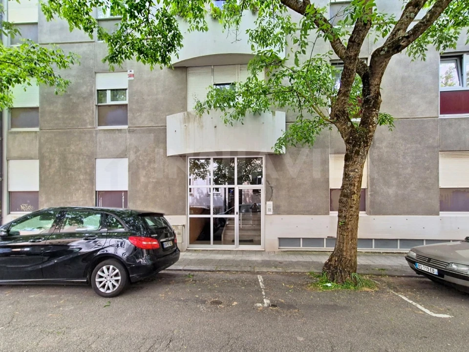 Apartamento T3 para Venda em Aldoar, Foz do Douro e Nevogilde Foto 1