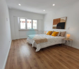 Apartamento T3 para Venda em Benfica