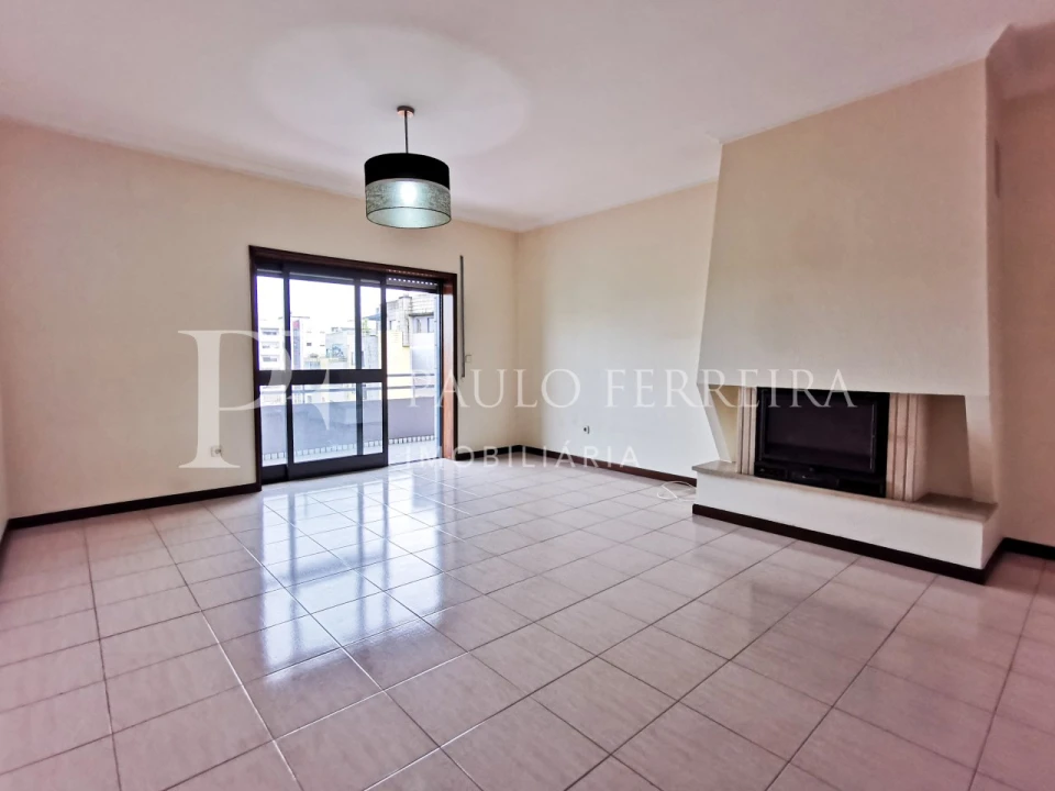 Apartamento T2 para Arrendamento em Vila Nova de Famalicão e Calendário Foto 2