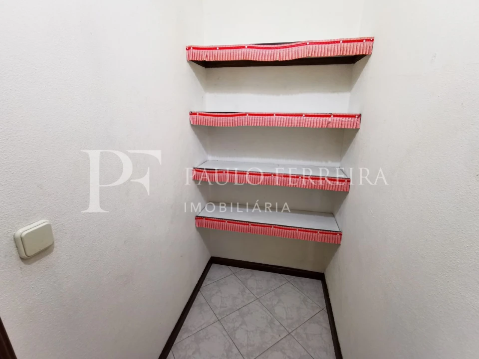 Apartamento T2 para Arrendamento em Vila Nova de Famalicão e Calendário Foto 8