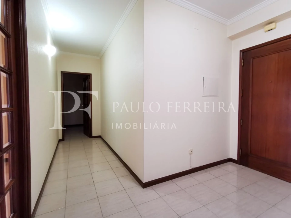 Apartamento T2 para Arrendamento em Vila Nova de Famalicão e Calendário Foto 9