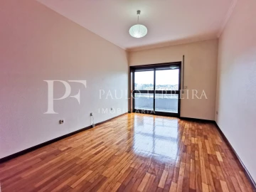 Apartamento T2 para Arrendamento em Vila Nova de Famalicão e Calendário