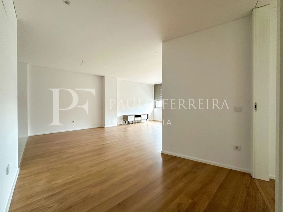 Apartamento T2 para Arrendamento em Antas e Abade de Vermoim Foto 2