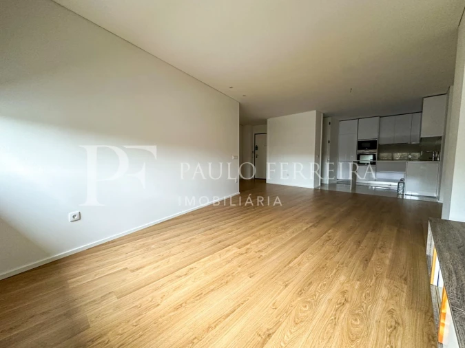 Apartamento T2 para Arrendamento em Antas e Abade de Vermoim Foto 4