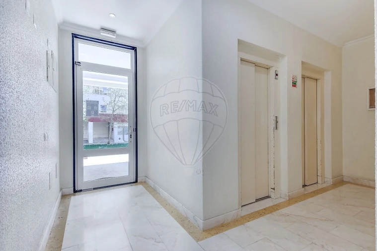 Apartamento T2 para Venda em São Domingos de Rana Foto 26