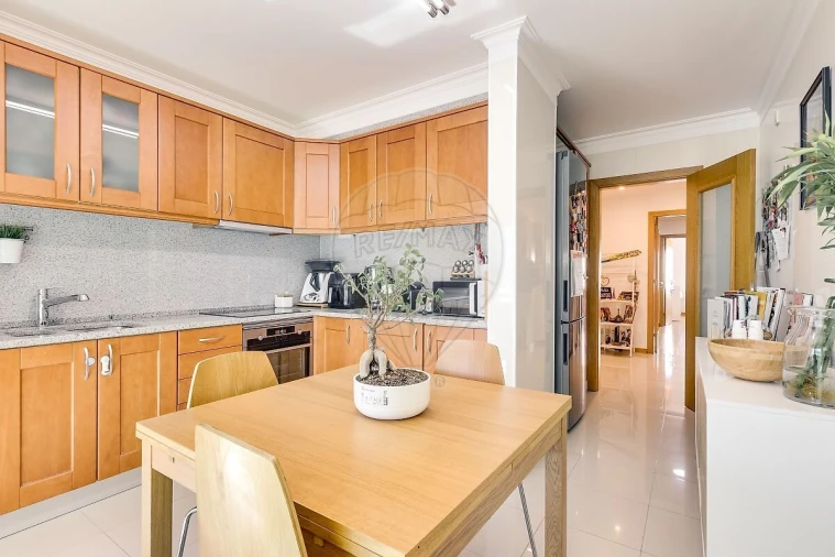 Apartamento T2 para Venda em São Domingos de Rana Foto 9