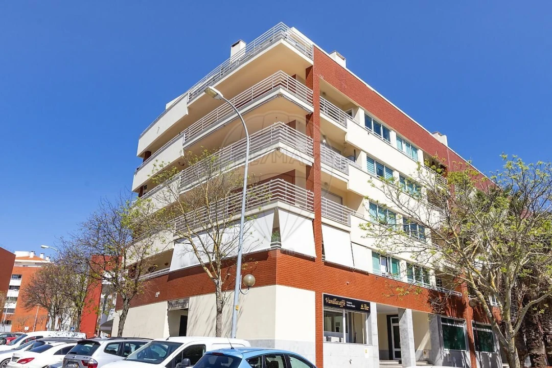 Apartamento T2 para Venda em São Domingos de Rana Foto 30