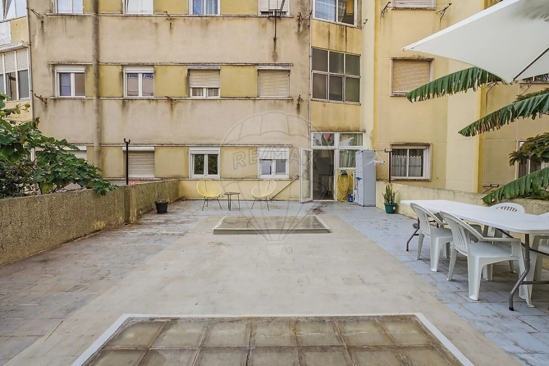 Apartamento T2 para Venda em Queluz e Belas Foto 12
