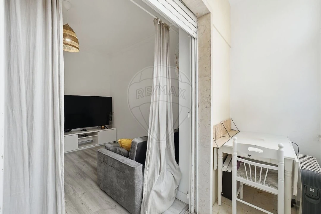 Apartamento T2 para Venda em Queluz e Belas Foto 3
