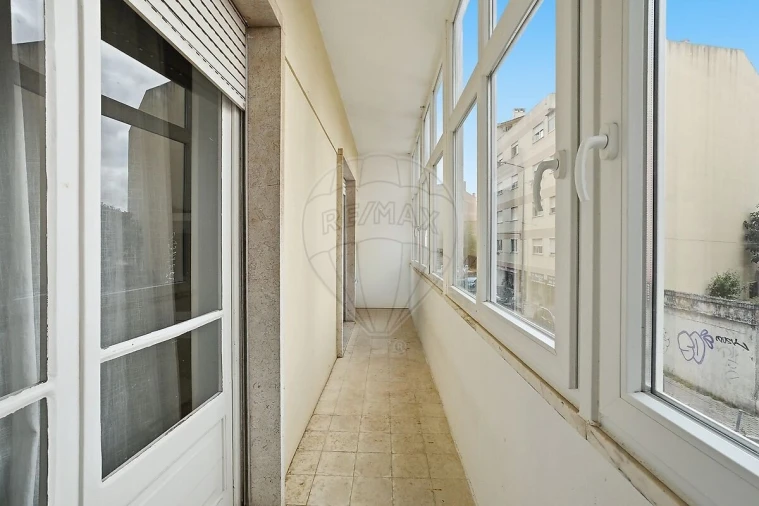 Apartamento T2 para Venda em Queluz e Belas Foto 6