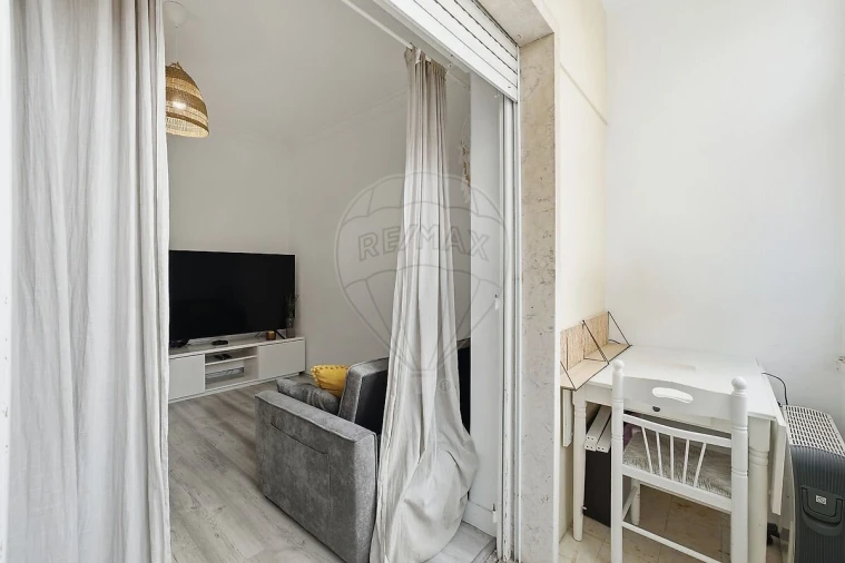 Apartamento T2 para Venda em Queluz e Belas Foto 3